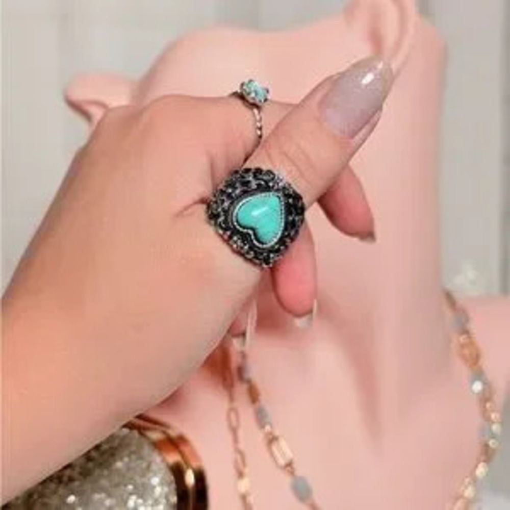 ?? Turquoise Heart Ring - Picture 2 of 6